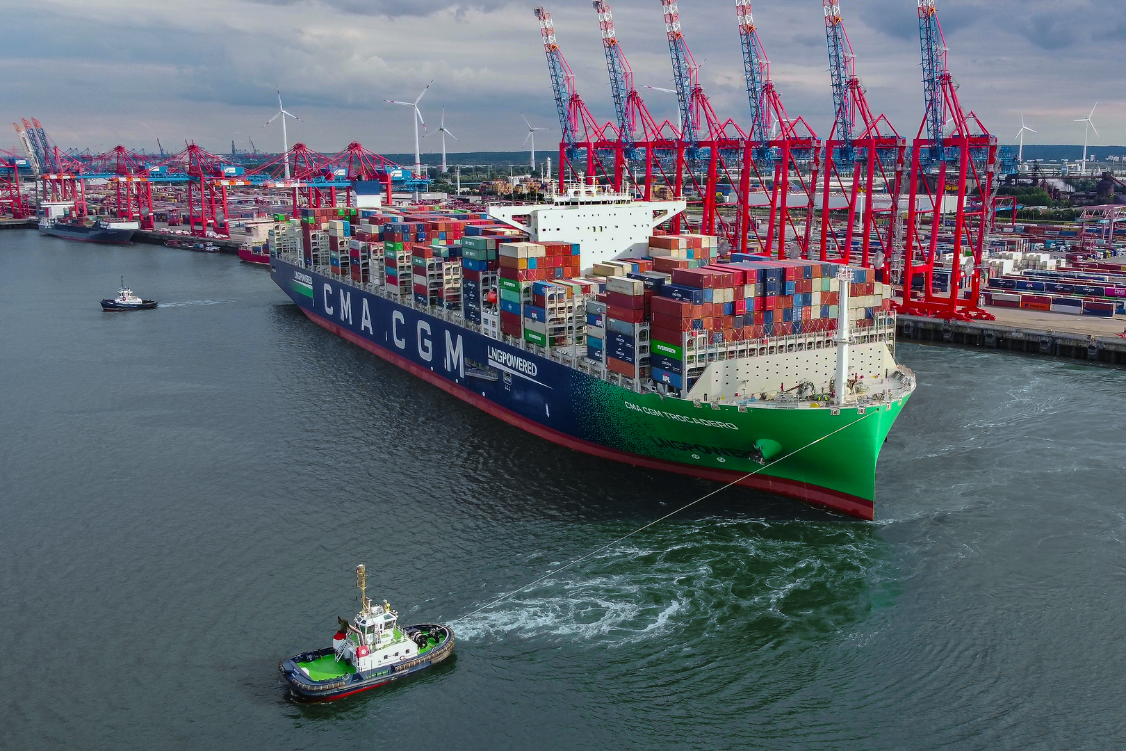 CMA CGM Strengthens European Hub Strategy with 20% Stake in Hamburg Terminal