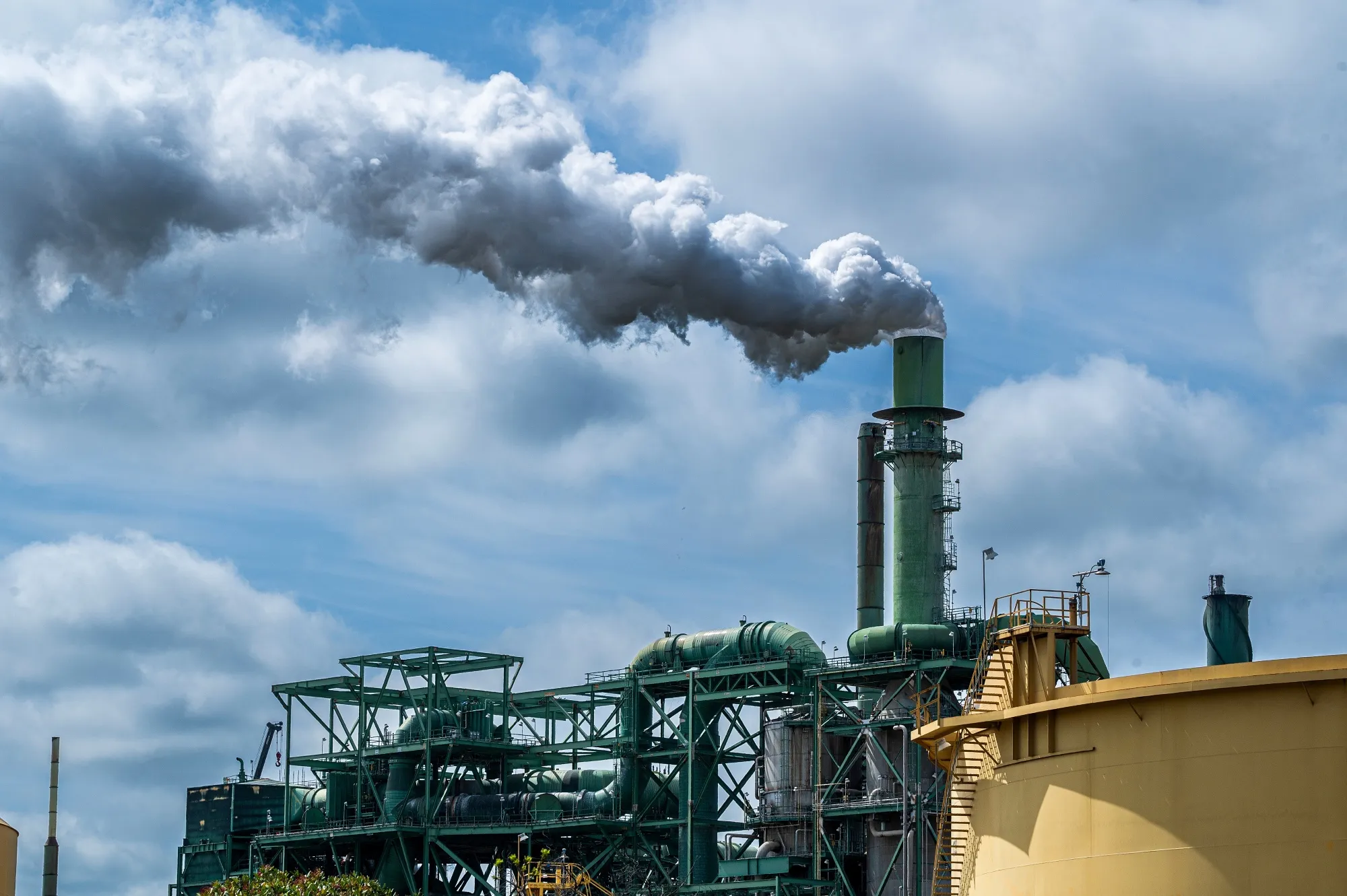 Newsom Sparks Rebellion in Bay Area Town Over Gasoline Imports