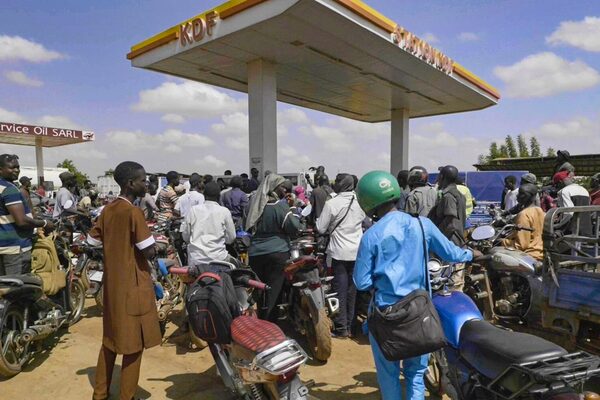 Soaring Tanker Costs Force West African Oil Price Cuts