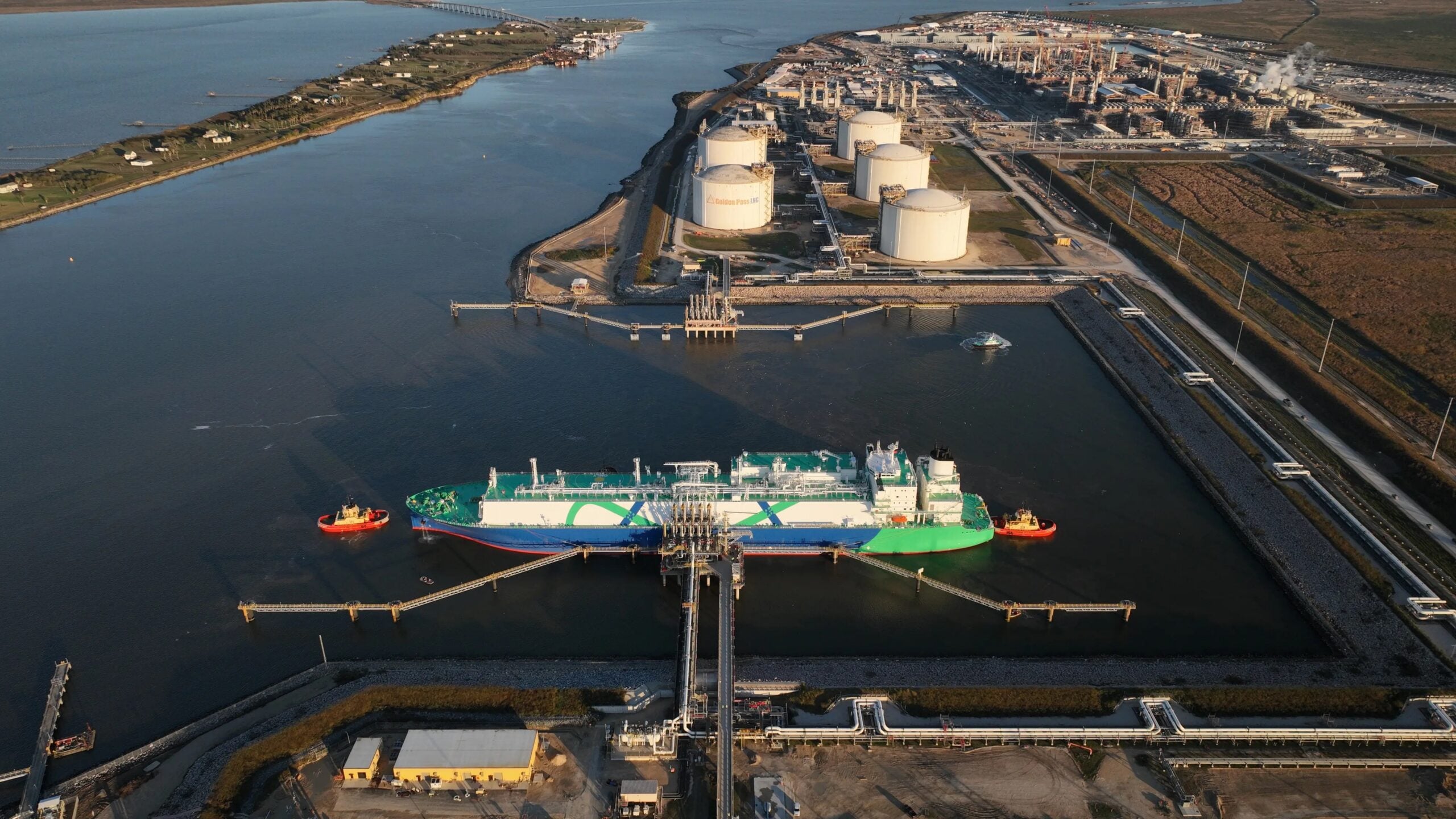 Golden Pass LNG in Texas Produces First LNG as Hormuz Crisis Disrupts Global Gas Flows photo