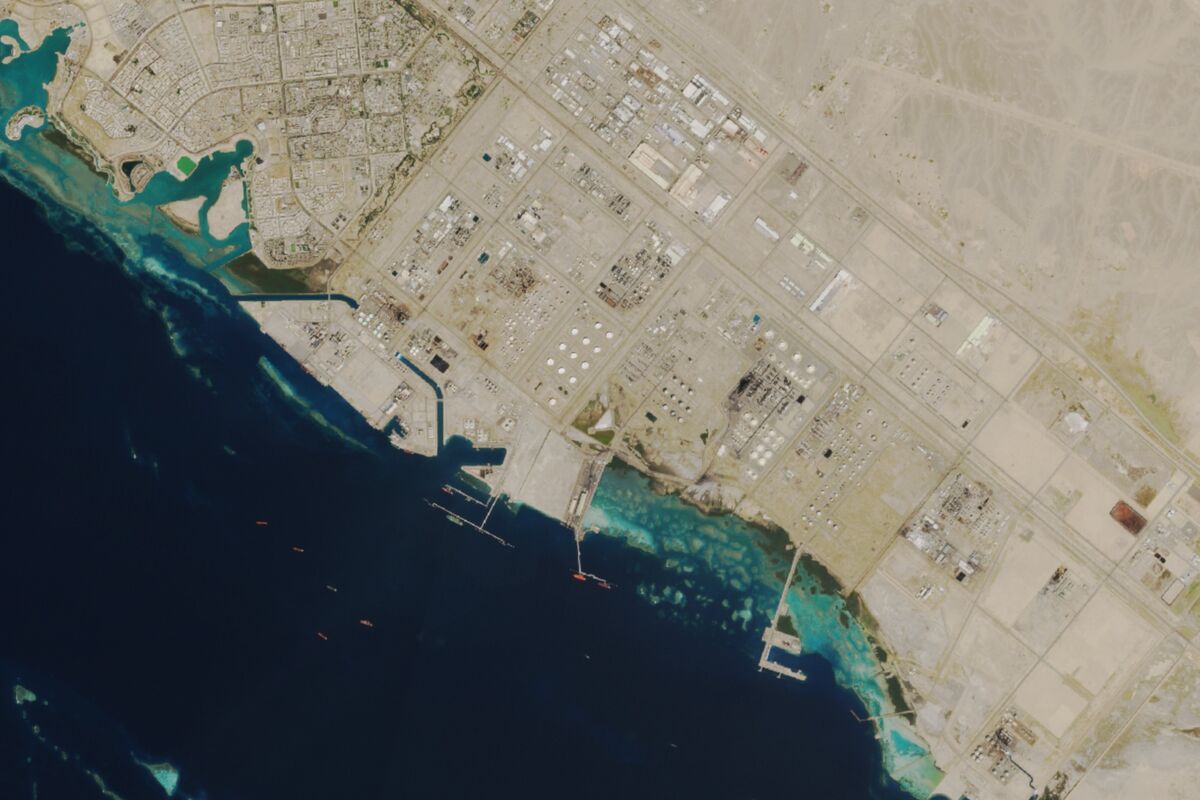 Saudi Arabia Maintains Oil Exports From Key Red Sea Port for Now