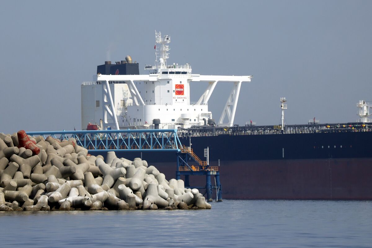 Oil Tankers U-Turn In Hormuz As US-Iran Talks Break Down photo