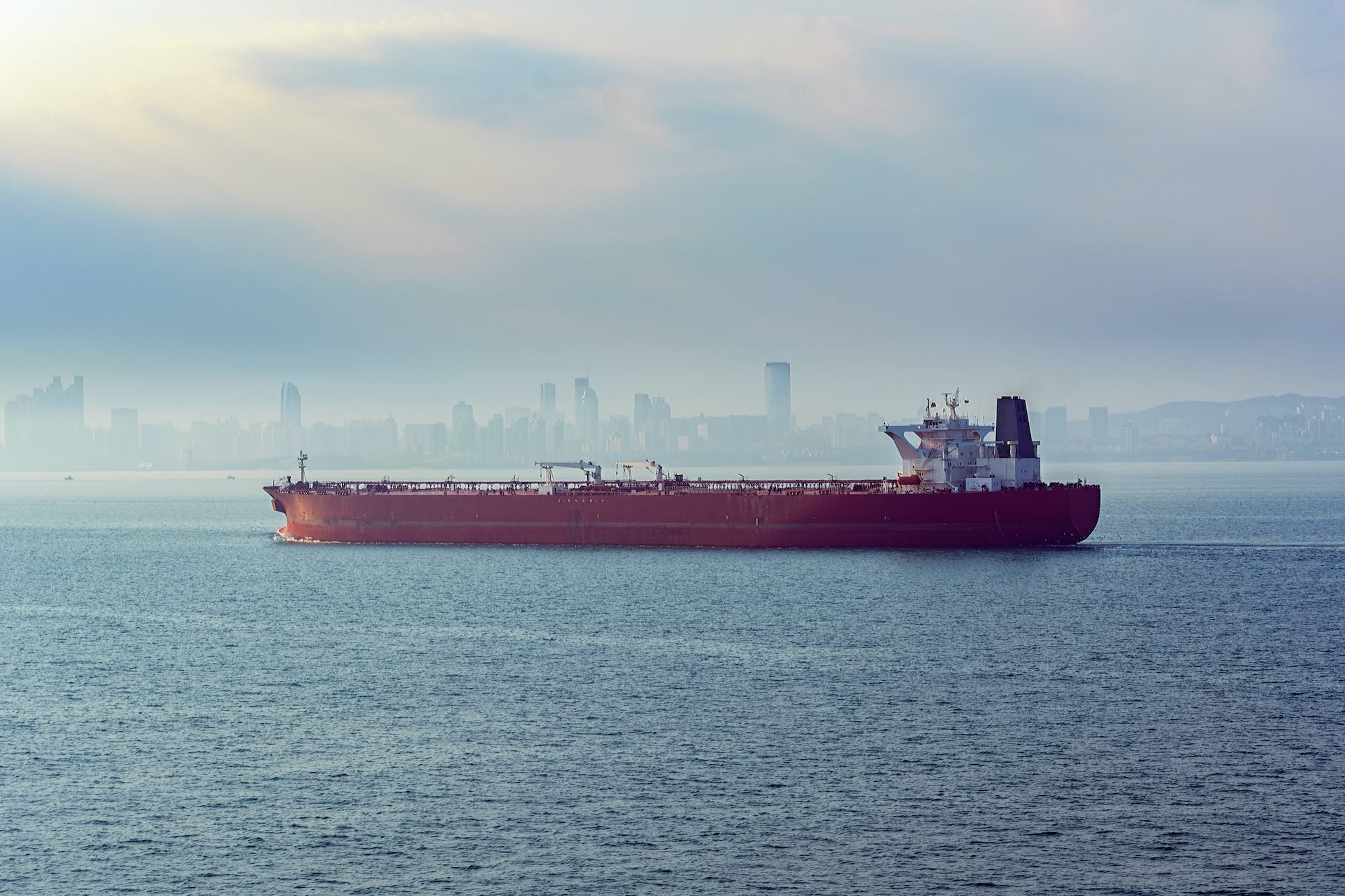 U.S. Will Let Iran Oil Waiver Expire as Blockade Tightens Grip on Global Flows photo