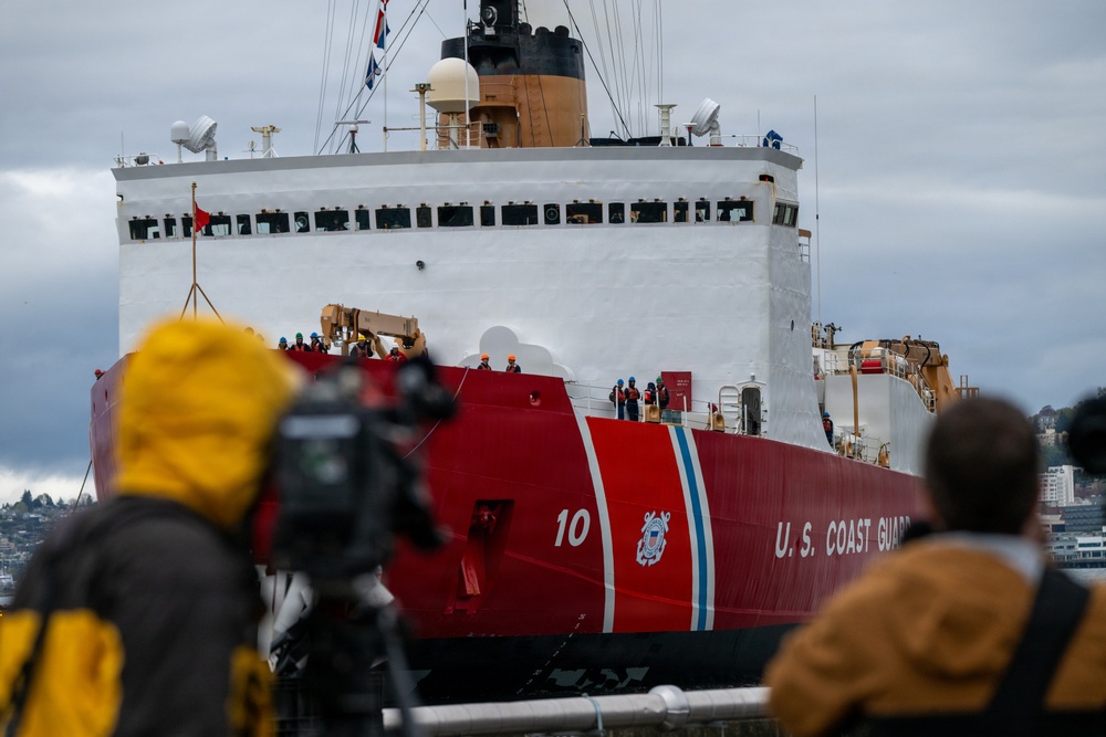 US Coast Guard Icebreaker ‘Polar Star’ Returns Home After Antarctic Mission photo