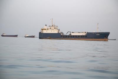 US-Iran Tensions Build Over Hormuz in Absence of Peace Talks photo