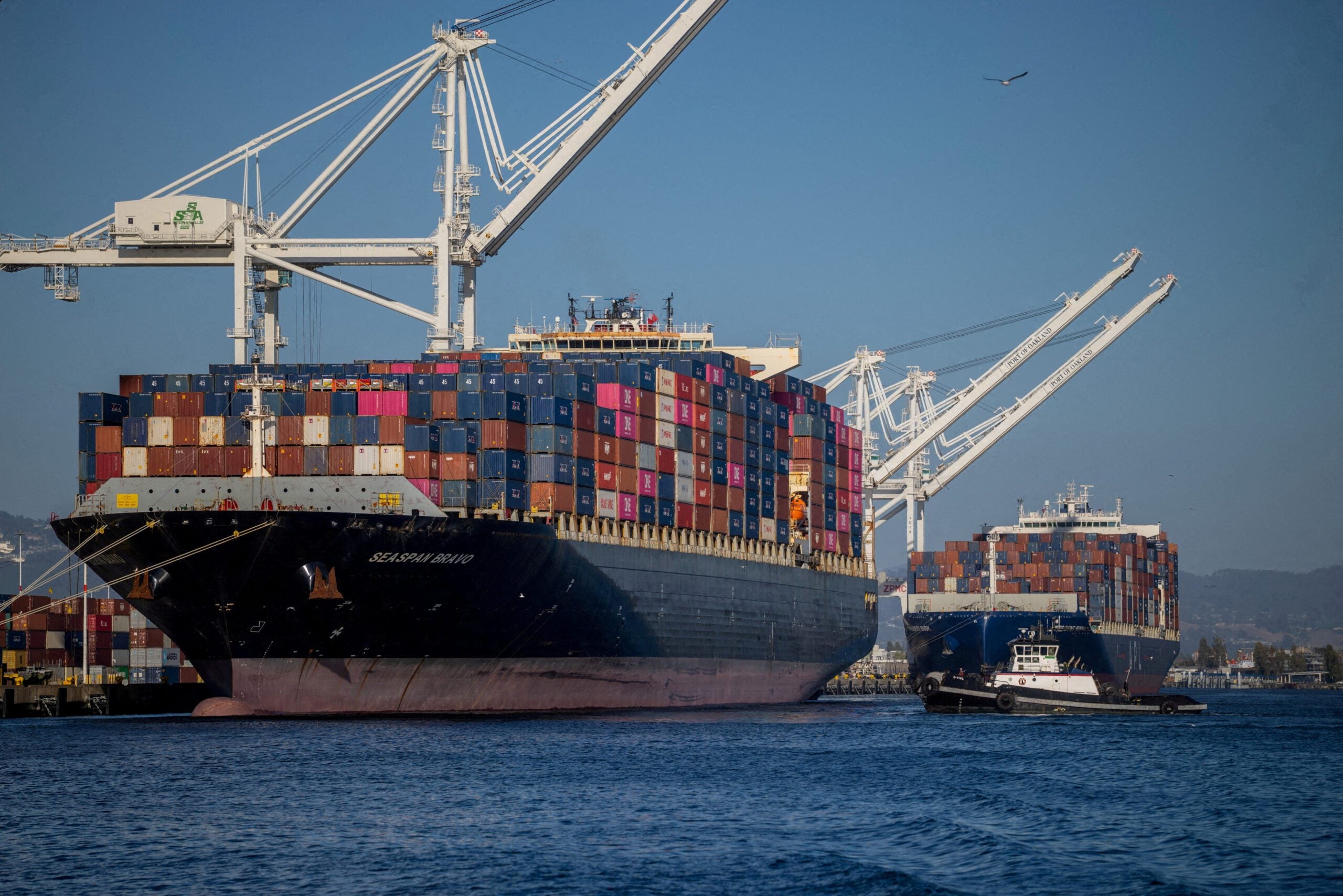 Container Spot Rates Snap Back as Carriers Push Emergency Surcharges Amid Hormuz Tensions photo