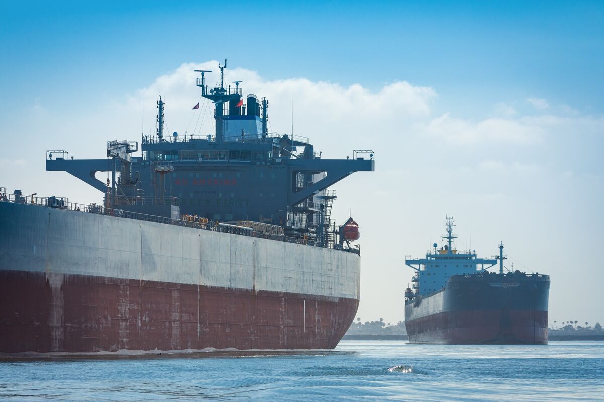 Vietnam-Bound Supertanker Halted By US Navy Resumes Journey