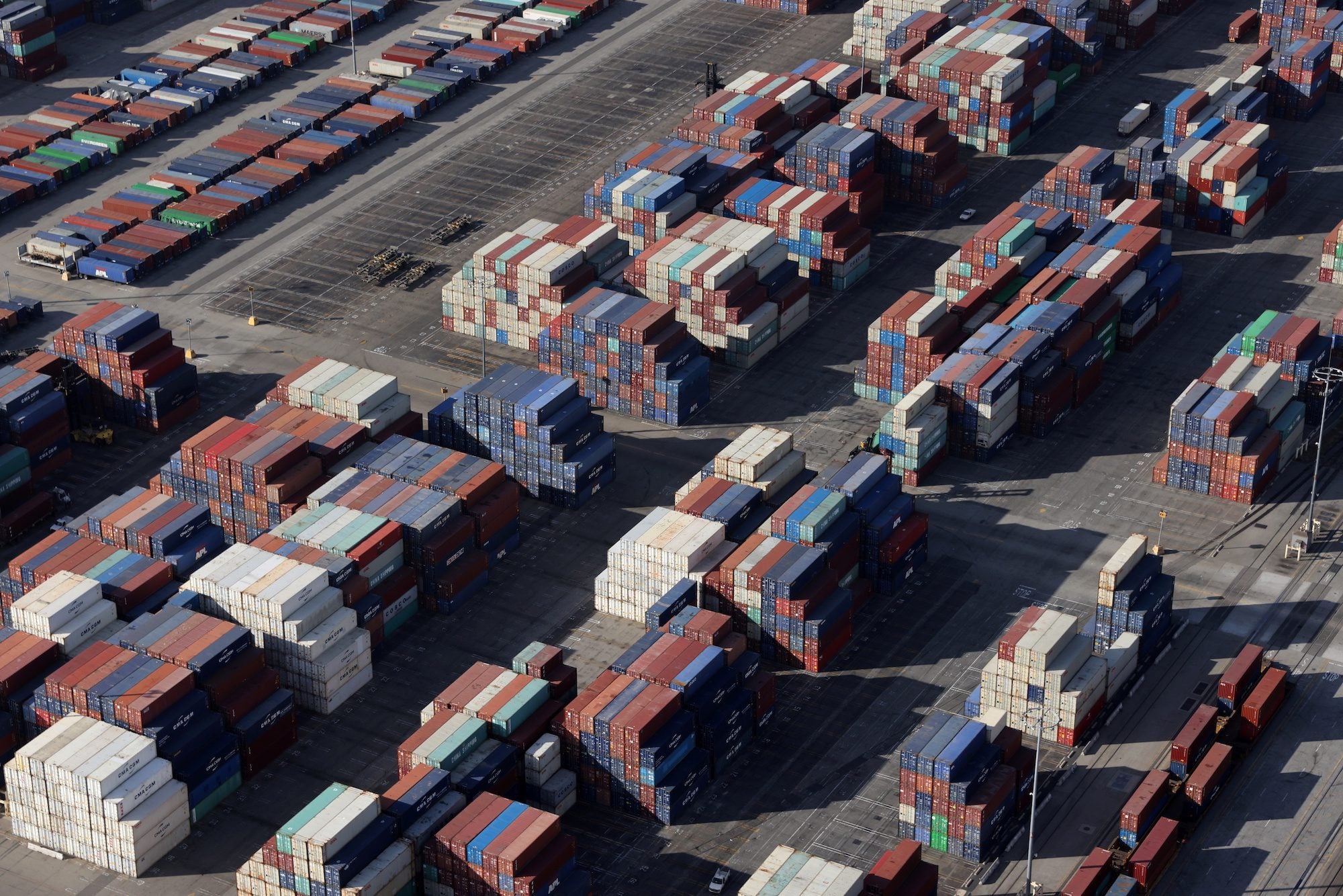 U.S. Probes Claims Chinese Firms Restricted Container Production Before COVID, CBS Says photo
