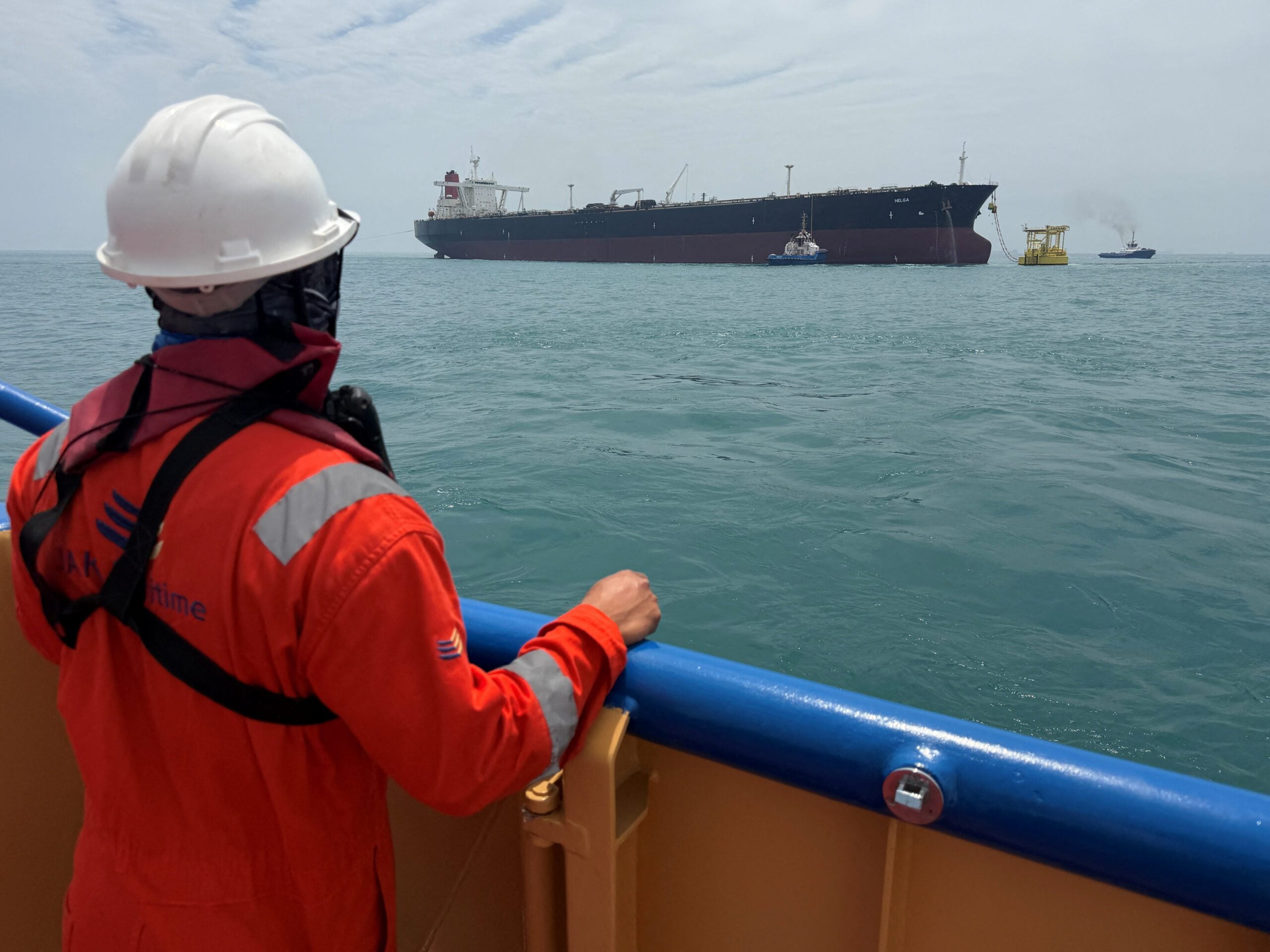 Iranian Tankers Reappear as Crude Exports Show Signs of Restart After Hormuz Deal photo