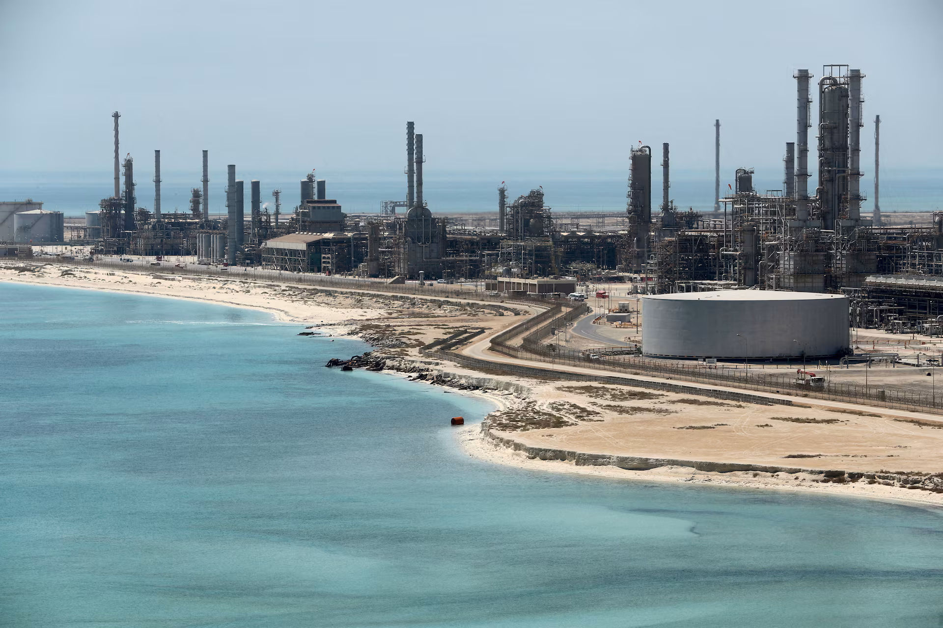 Middle East Producers Push on With Oil and LNG Loadings Despite Ship Attacks