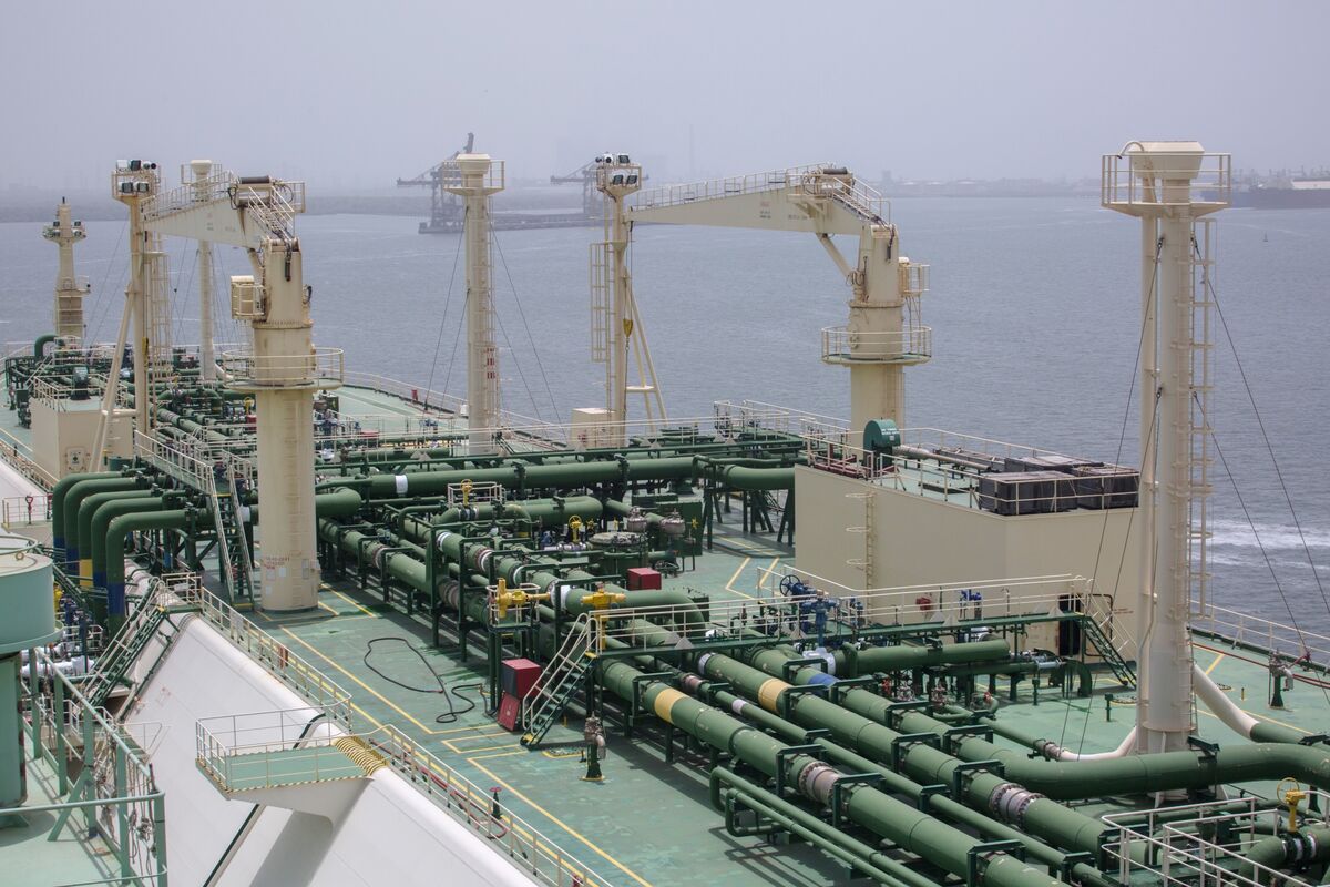 Pakistan Urgently Seeks LNG as Hormuz Flare-Up Chokes Supply photo