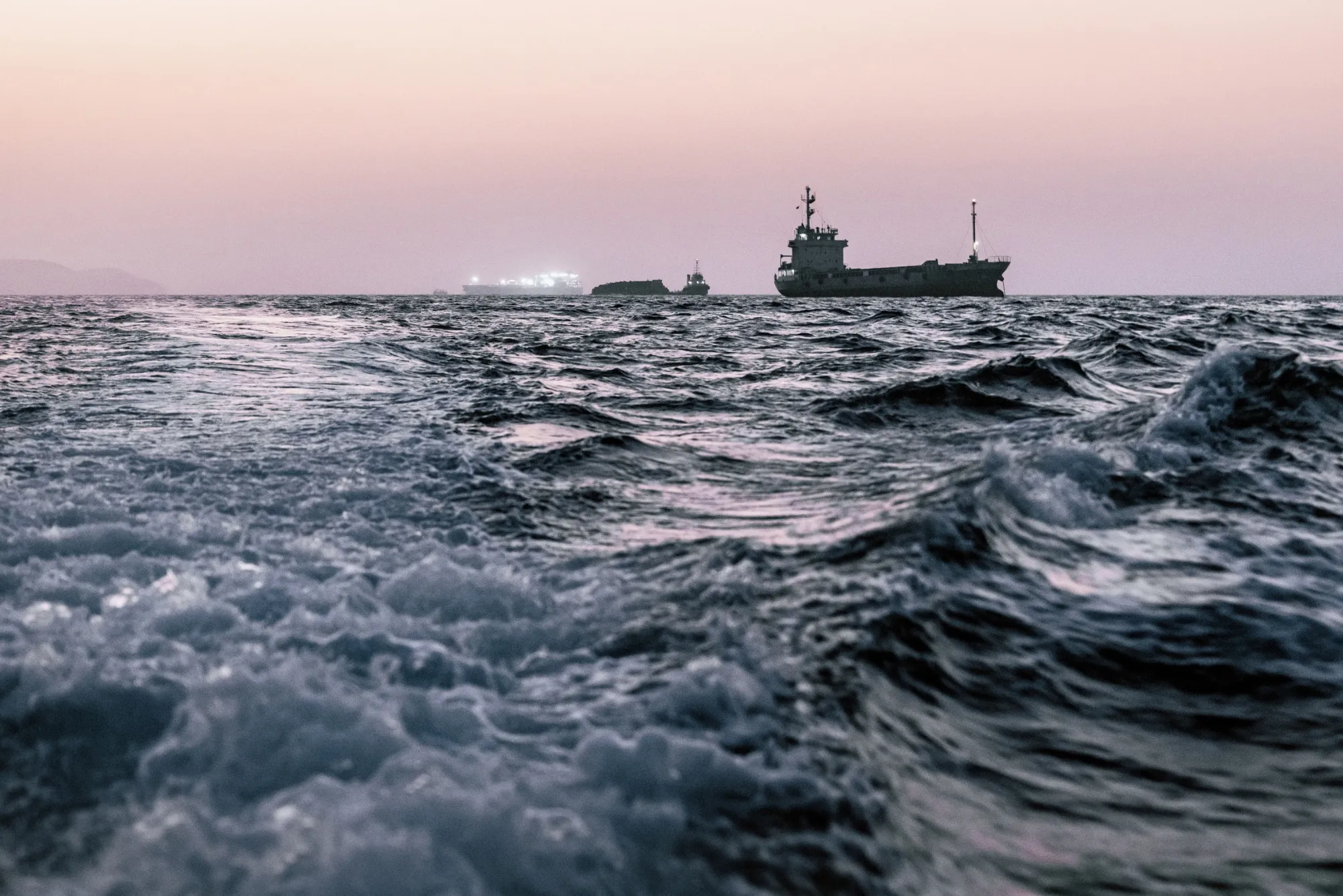 US Sees 10 Million Barrels Via Hormuz Sapping Iran Oil Leverage photo