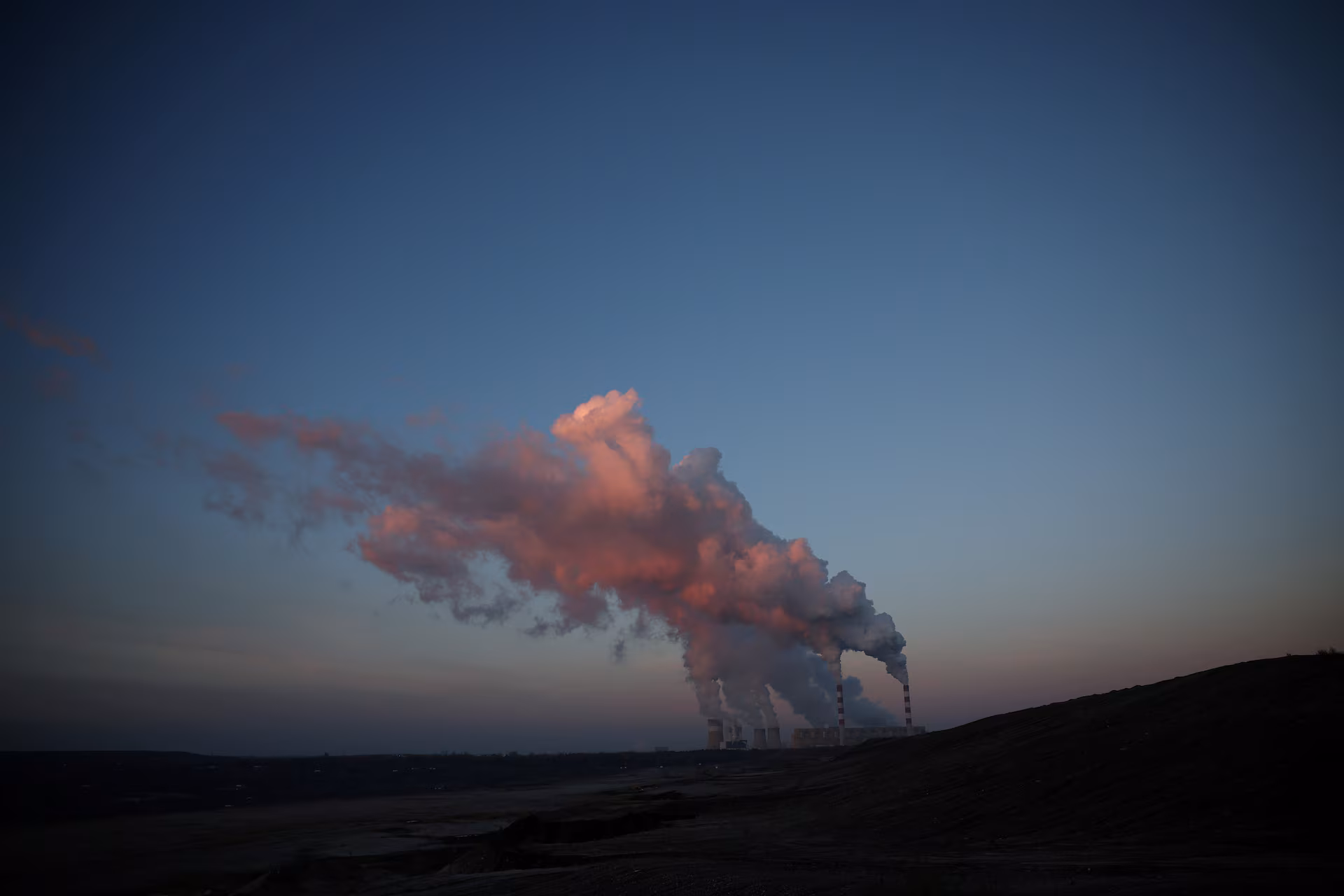EU Plans Slower CO2 Cuts, More Free Permits for Industry in Carbon Market Overhaul photo