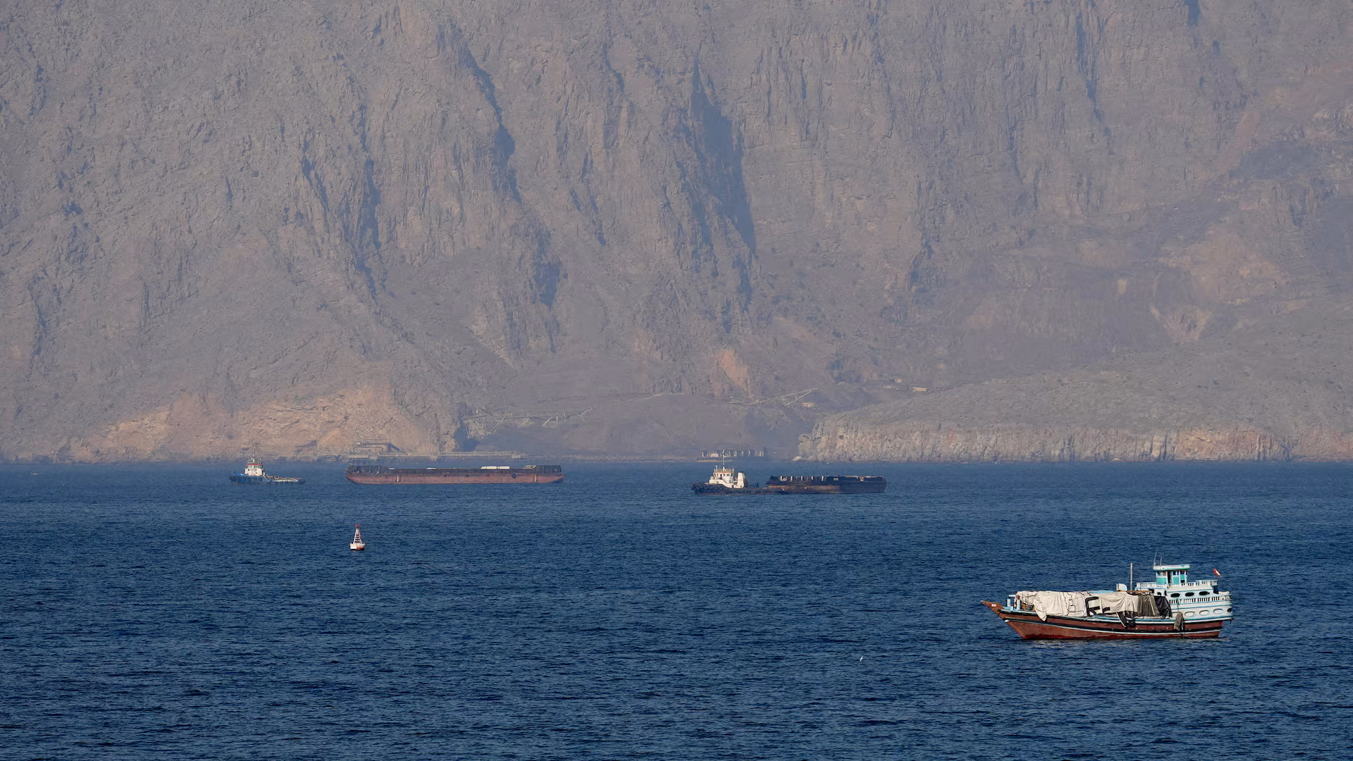 Trump Says the US Should Control the Strait of Hormuz and Get Paid For It photo