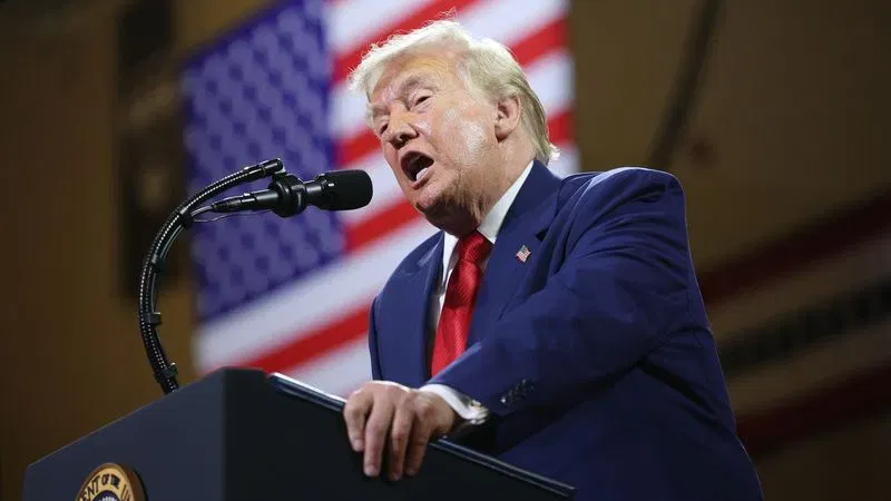 Trump Revives Global Tariffs Under New Legal Authority photo