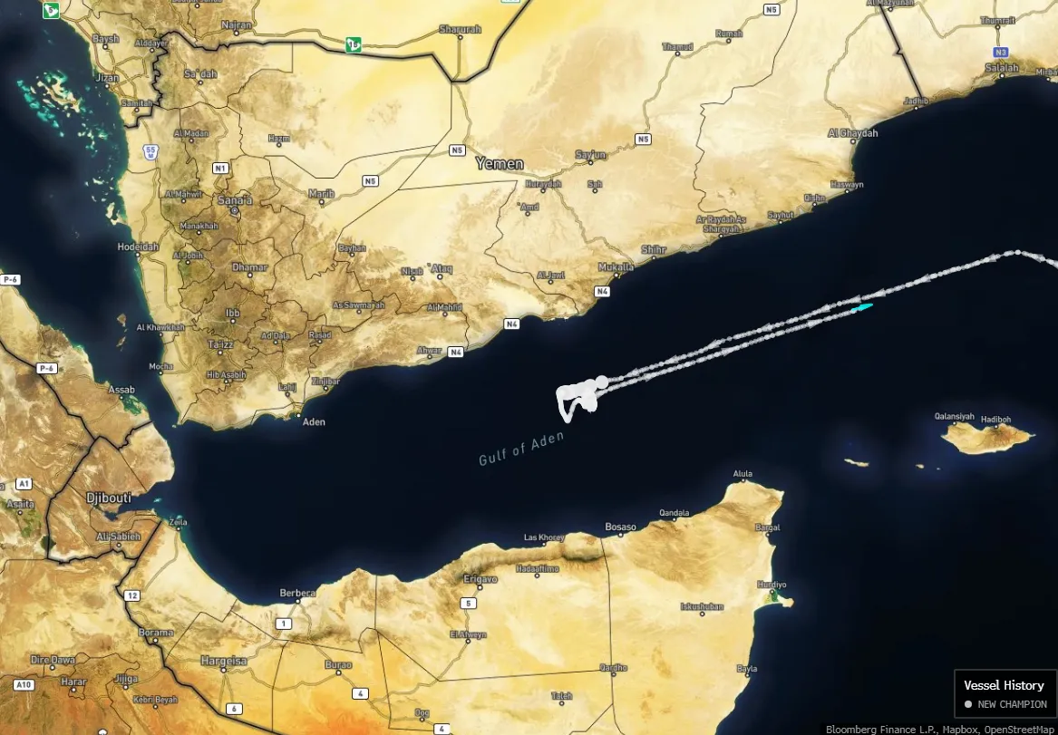 Saudi Arabia-Bound Supertanker U-Turns Before Houthi Chokepoint photo