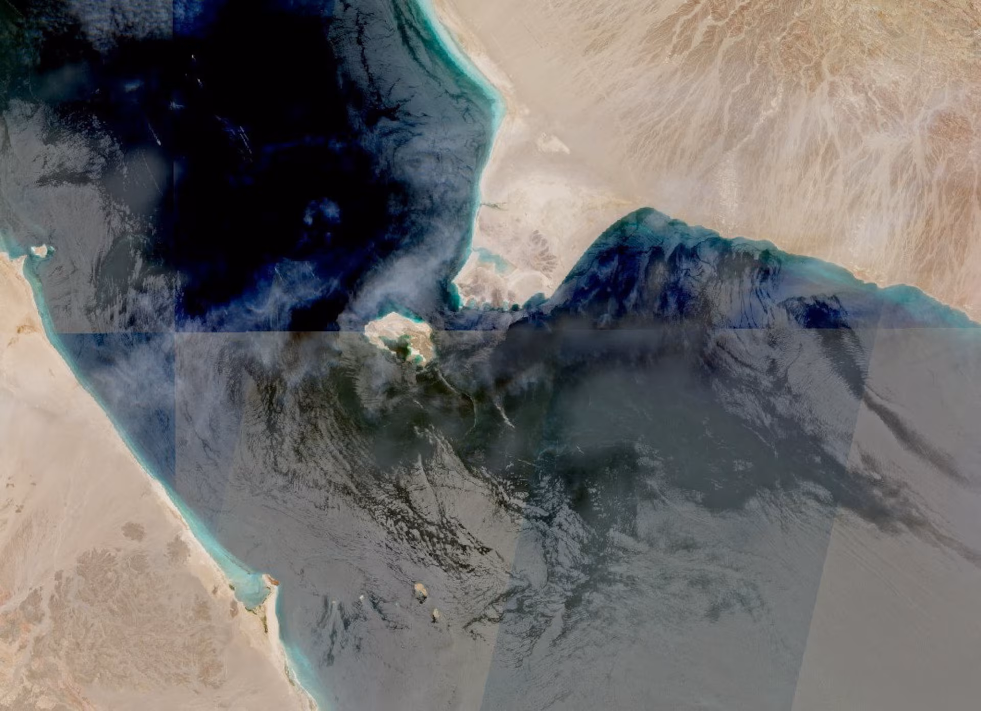 Two Tankers With Saudi Oil Exit Red Sea Over Weekend photo