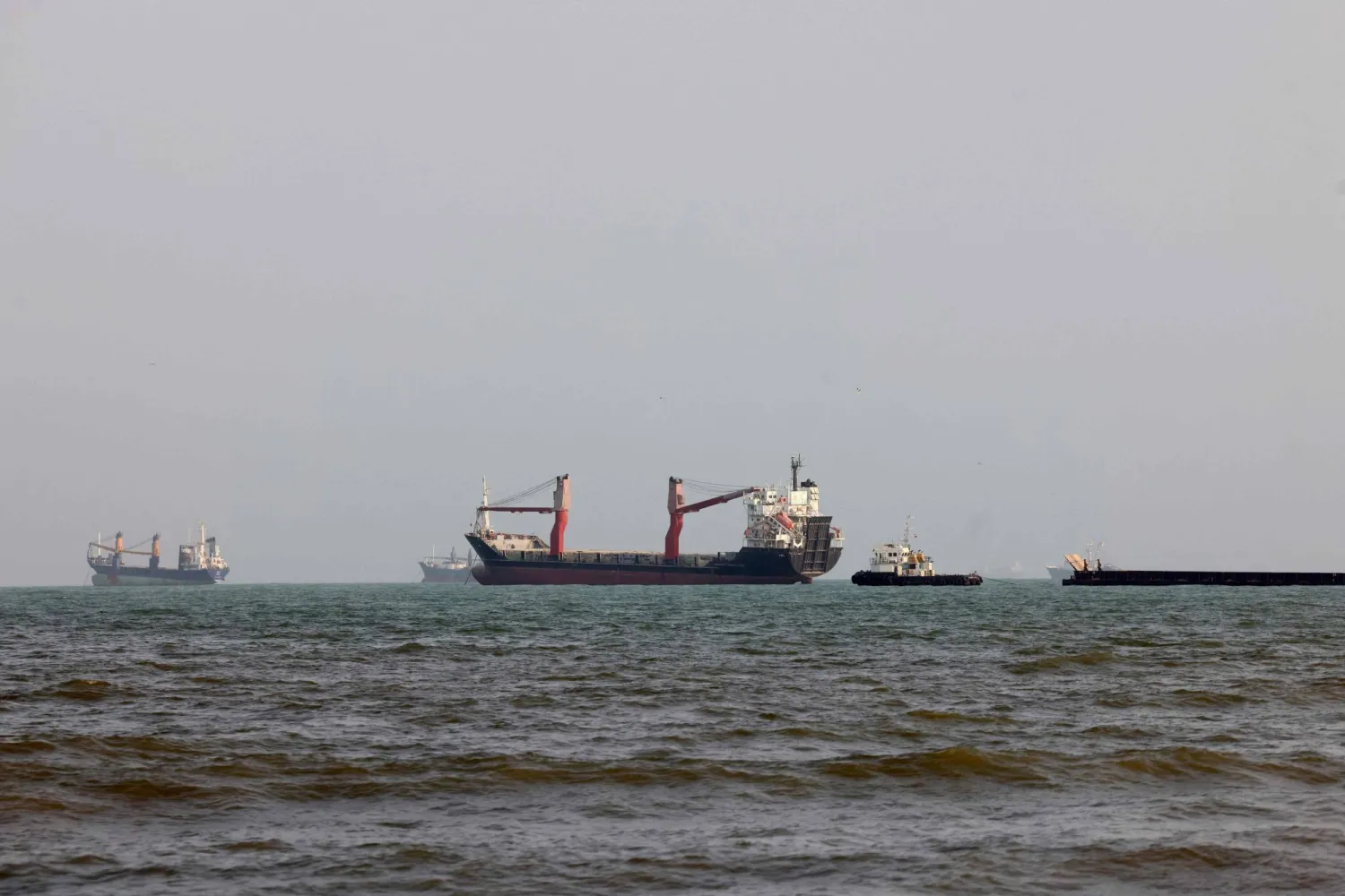 Pakistan Says US and Iran Close to ‘Some Sort’ of Deal Despite Attacks on Shipping photo