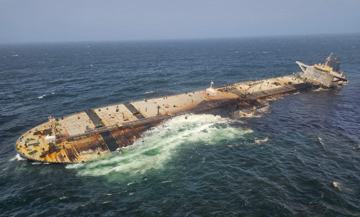Major Salvage Effort Begins for Grounded Shadow Fleet Tanker Off Oman photo