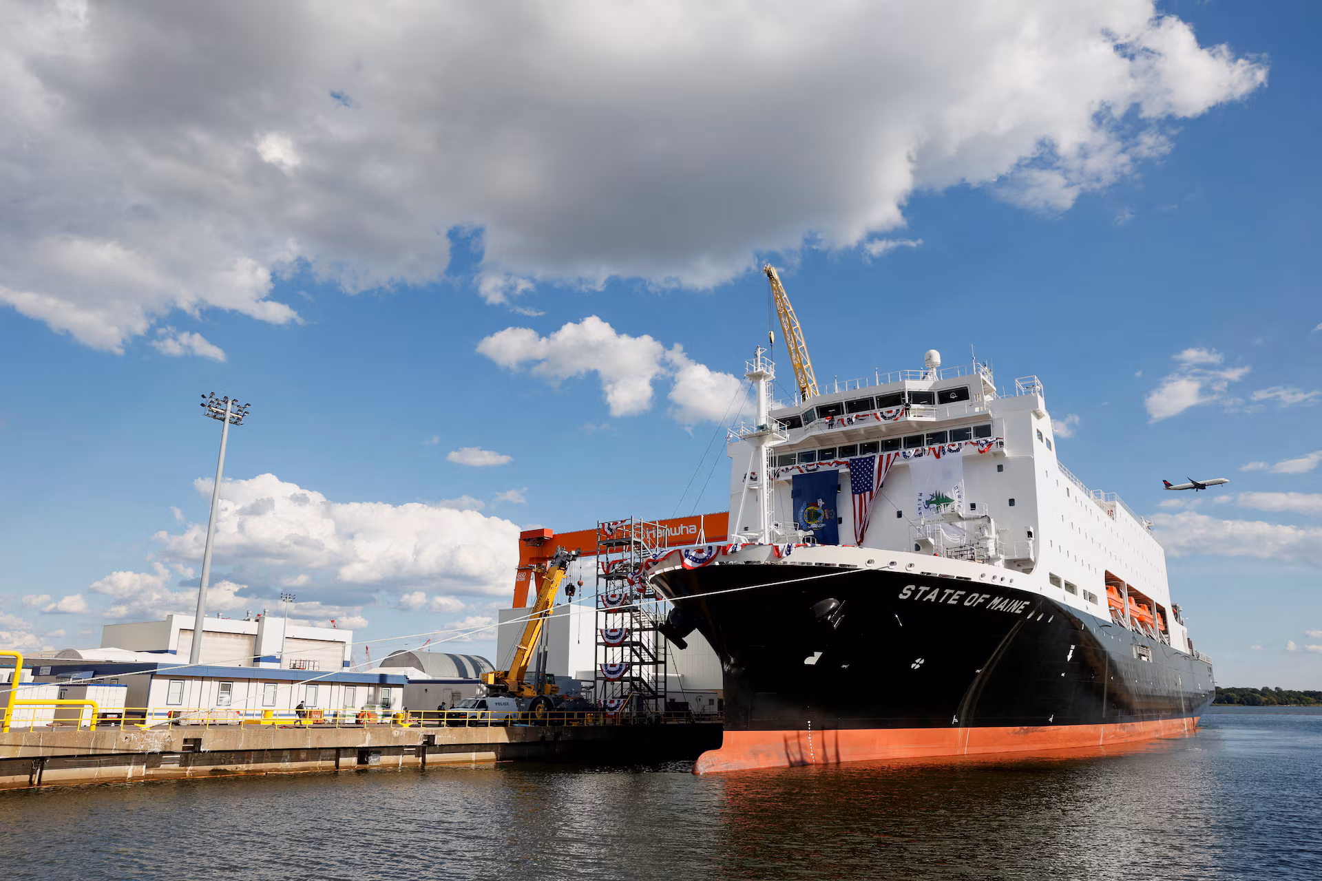 Hanwha, Fincantieri Shares Rise as Trump Opens Navy Shipbuilding to Foreign Yards photo