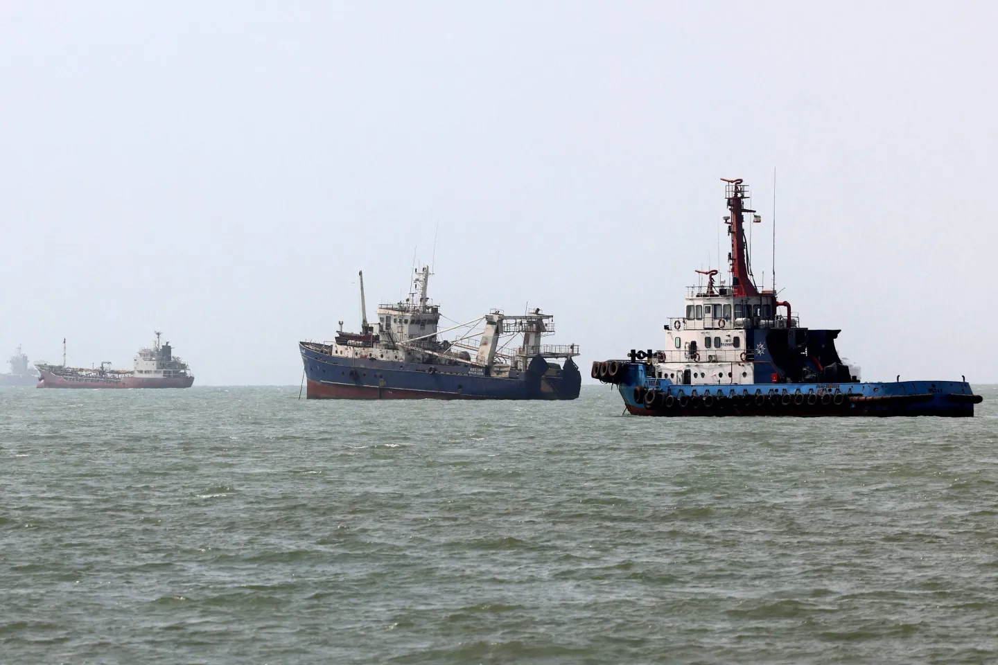 Covert Mideast Oil Flows Are Keeping Global Prices In Check photo