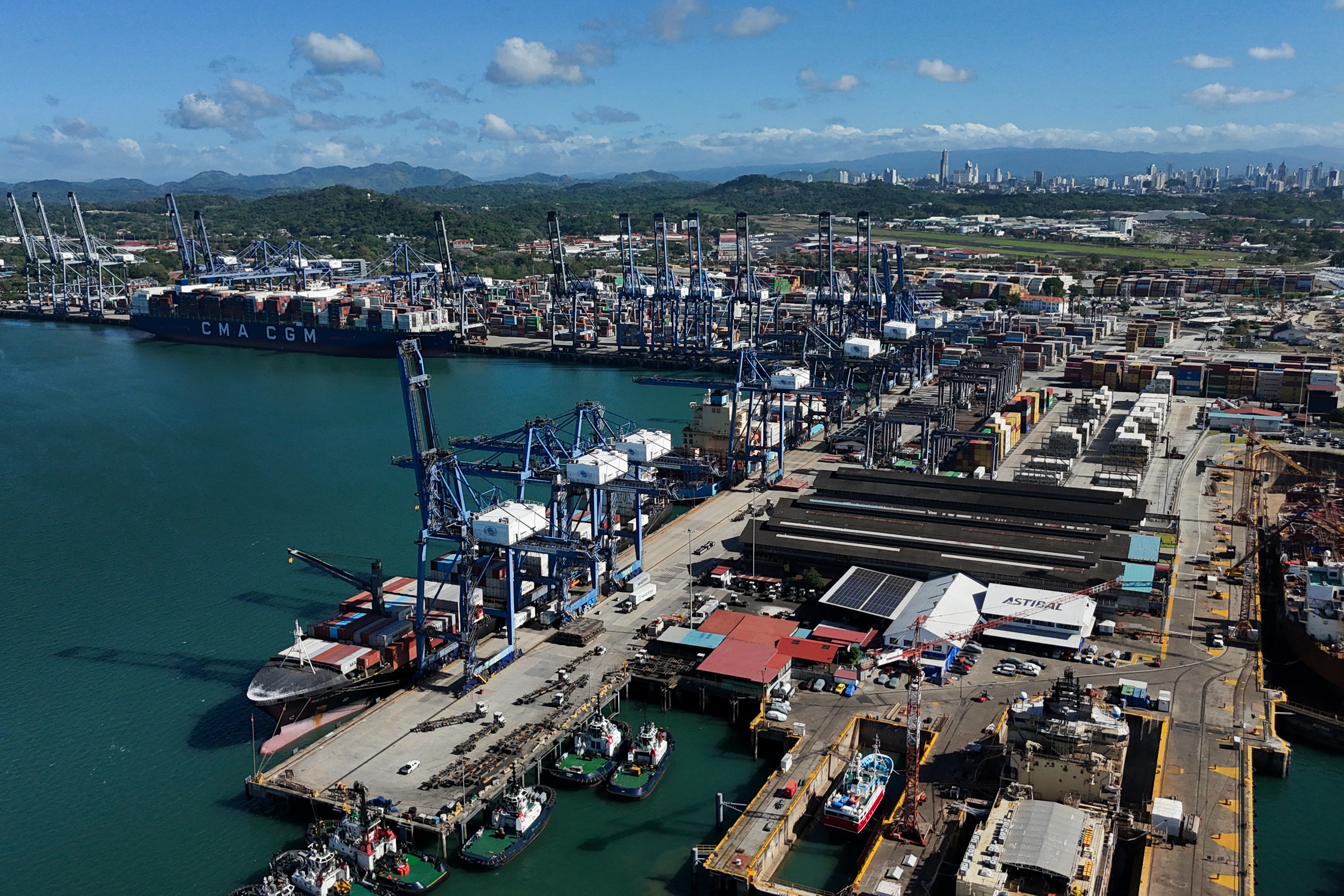 CK Hutchison Seeks $1.5 Billion for Loss of Panama Assets photo