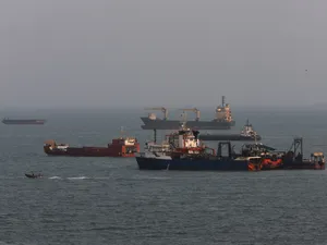 Three Chinese Tankers U-Turn in Hormuz as Risks Remain High photo