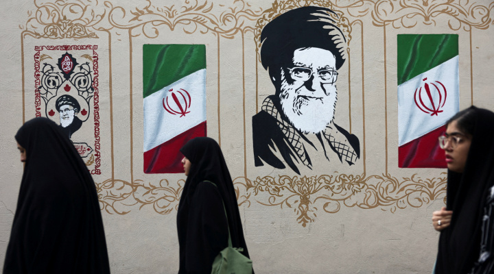 Iran Vows to Resist Widened U.S. Sanctions, Says Washington Seeks Talks photo