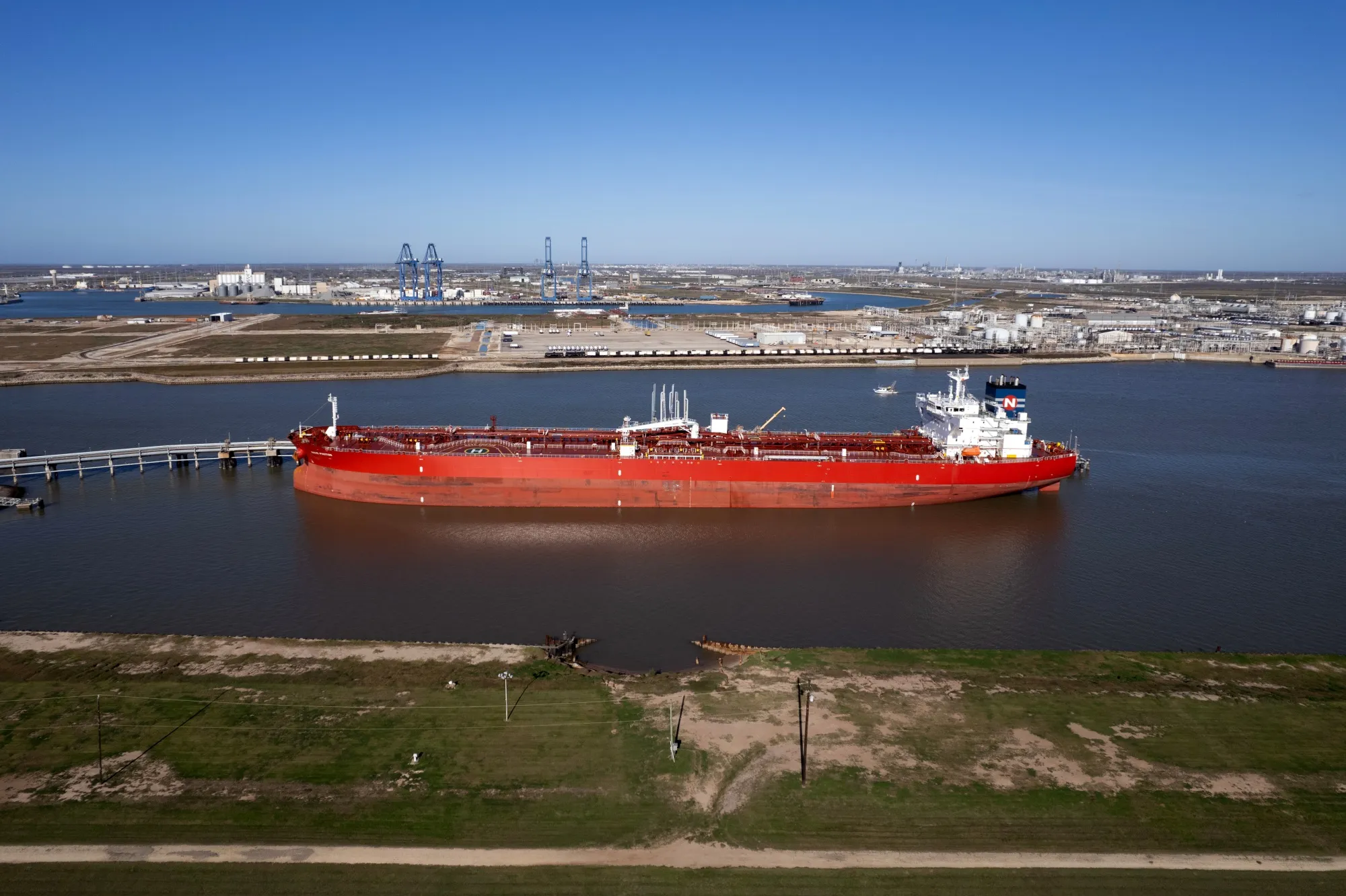 World Running Short Of Supertankers Threatens Long-Haul Oil Flow photo