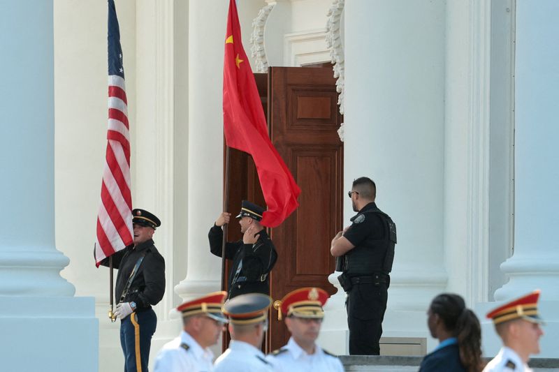 US, China Discuss Cutting Tariffs On US LNG Ahead Of Xi Visit photo