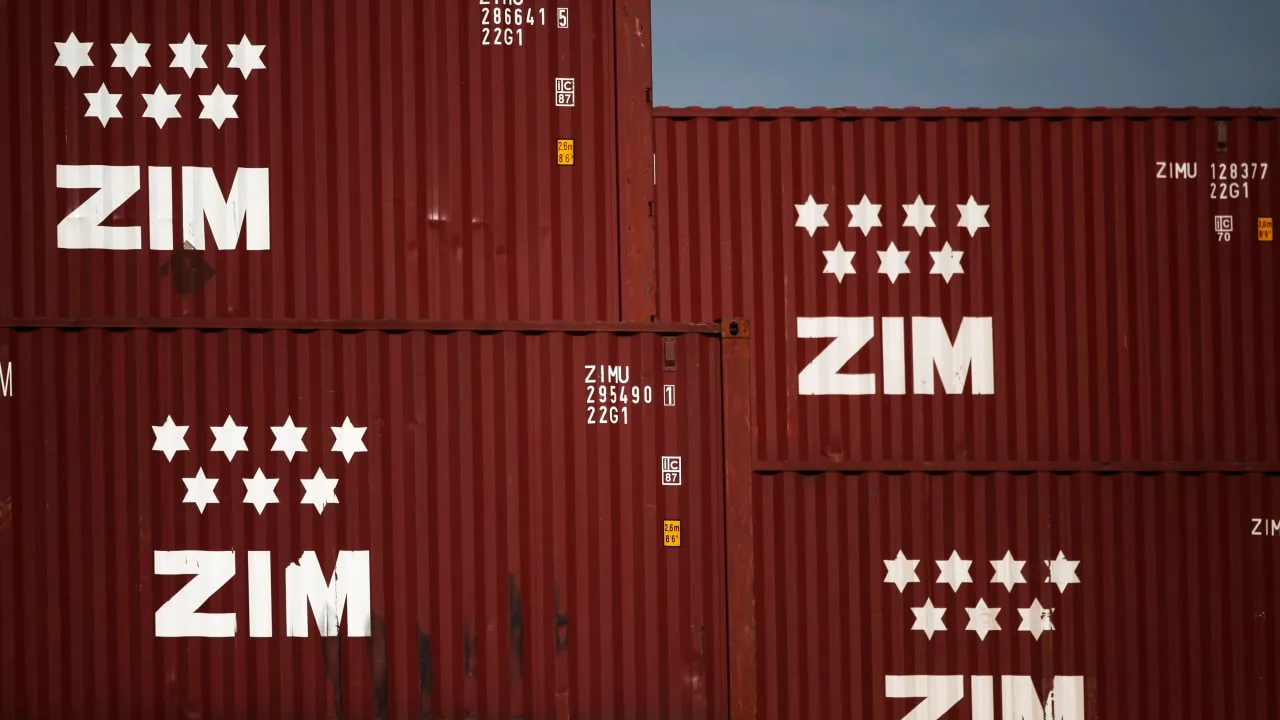 Hapag-Lloyd Urges Israel to Review Improved Offer for Shipping Services Company ZIM photo