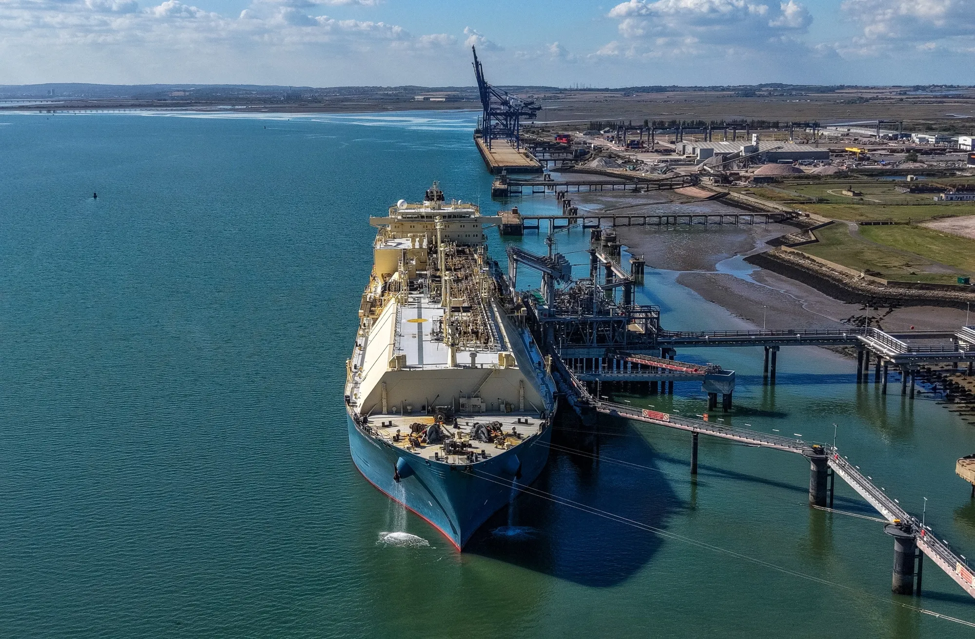 Europe Draws More LNG as Hormuz Crisis Tightens Global Market photo