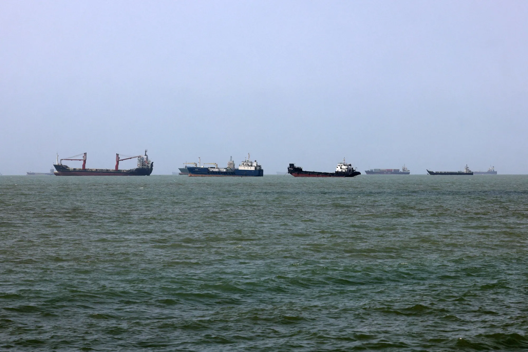 US Tells Ships to Avoid Unnecessary Transits Through Hormuz