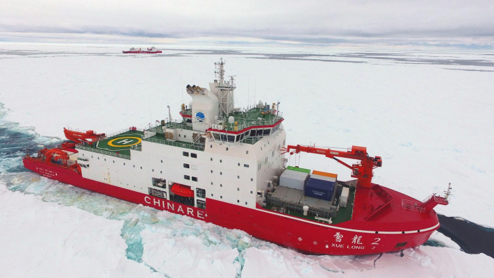 Chinese icebreaker Xuelong went on an expedition to Antarctica