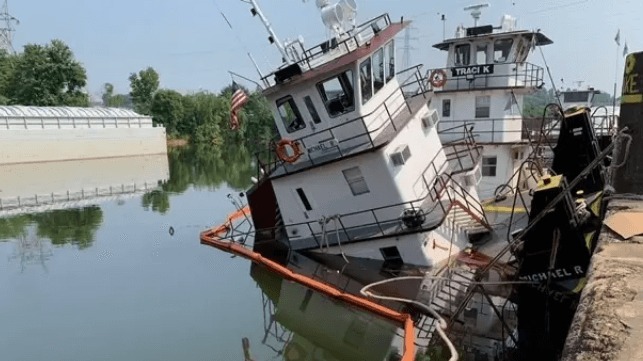 Towboat Sinks at its Berth on Tennessee River