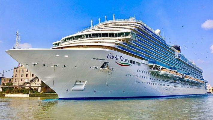 Cruises from Dubai with Costa Firenze 