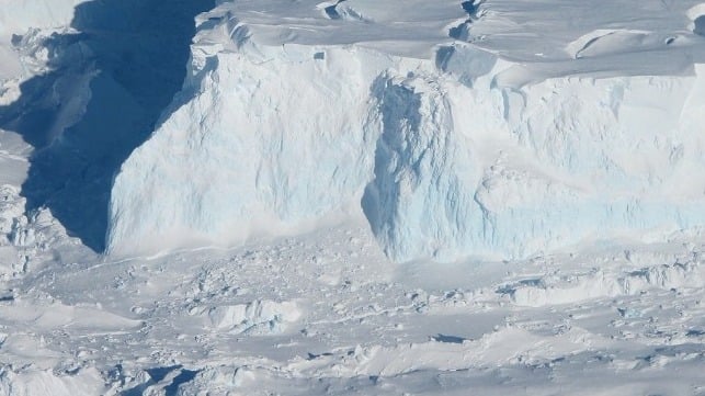  Melting Antarctic Ice Could Slow Vital Ocean Currents