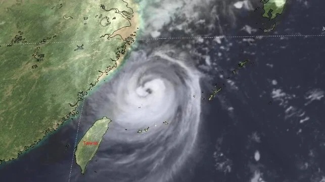 China’s Largest Ports Suspend Operations Before Typhoon Mufia