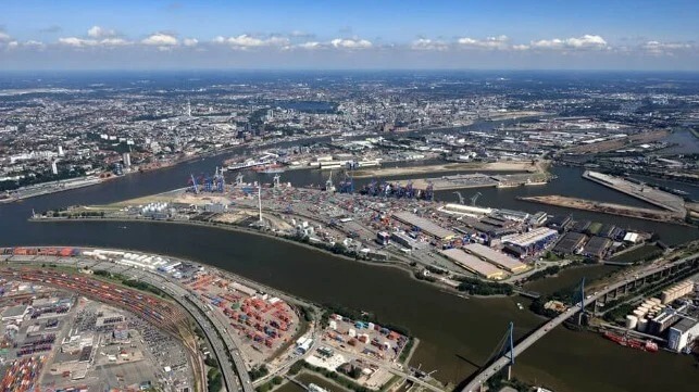 Hamburg Uses Feeder Ships to Replace Trucks Transshipping Containers