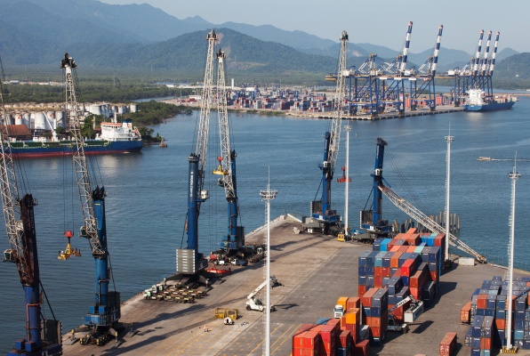 Goods turnover in Russian seaports decreased by 3.2% to 128.3 million tons during January-February