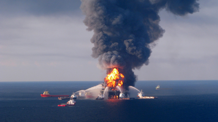 An explosion on an oil pipeline burns the Gulf of Mexico