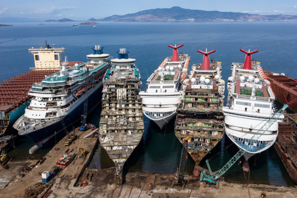 Cruise ships are scrapped in masse
