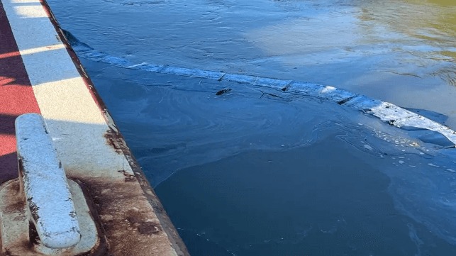 Barge Releases 3,400 Gallons of Oil Into Mississippi