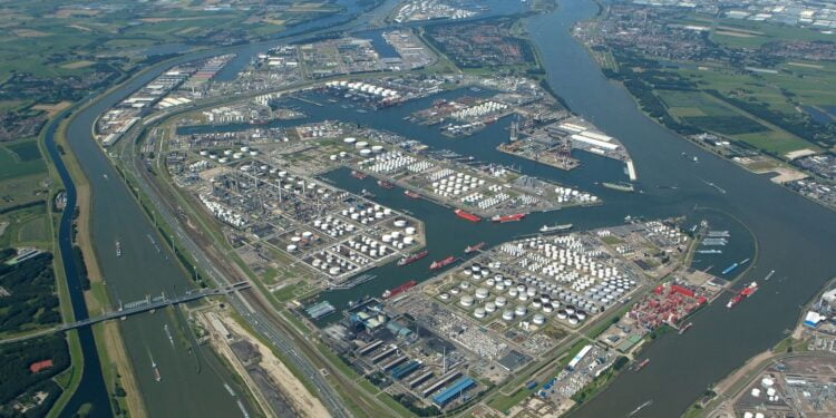 Five European Ports Join with Maersk Center to Launch Green Corridor