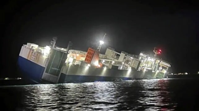 Domestic Japanese Car Carrier Abandoned After Grounding