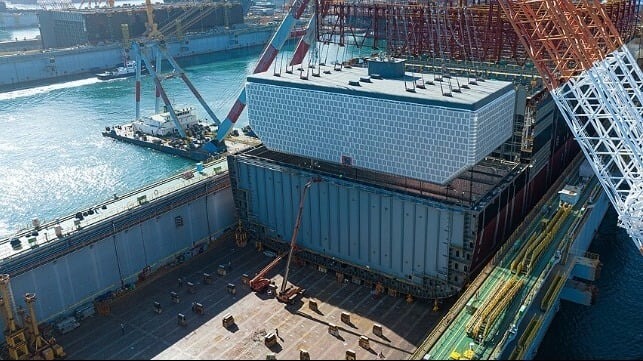 DSME Installs First Steel LNG Tank as Work Proceeds on Hapag’s ULCV