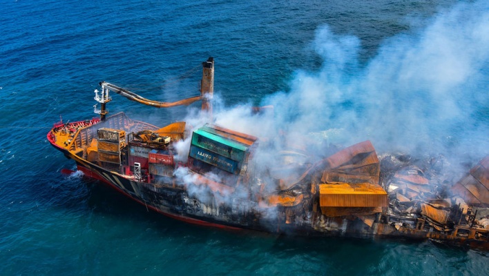 Sri Lanka assesses environmental damage from fire on Singapore container ship