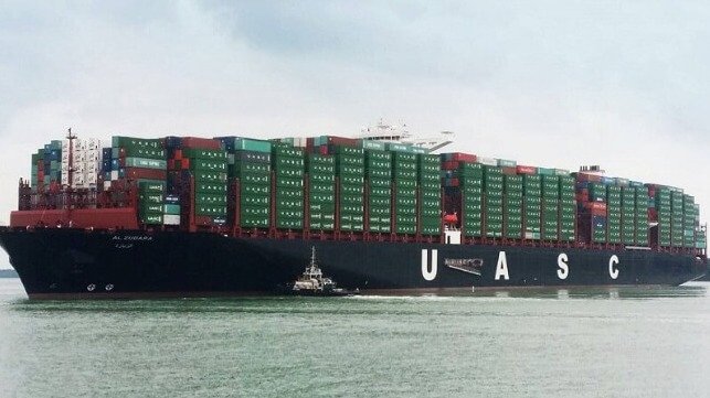 Boater Narrowly Escapes Collision With Hapag-Lloyd Boxship