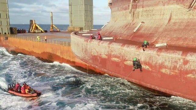 More Greenpeace Protestors Board Heavy-Lift Vessel Carrying Shell FPSO