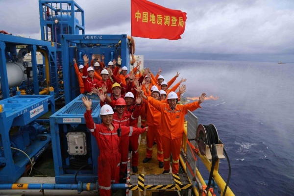 Installation of the largest offshore oil platform completed in the south of China